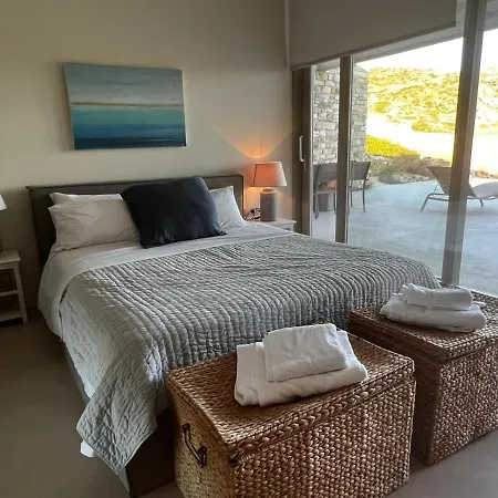 Private Five Br Luxury Peaceful Mylo W Two Pools Close To Mylopotas Beach Chora (Ios)